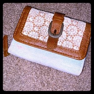 A wallet that is used for cards, money and change